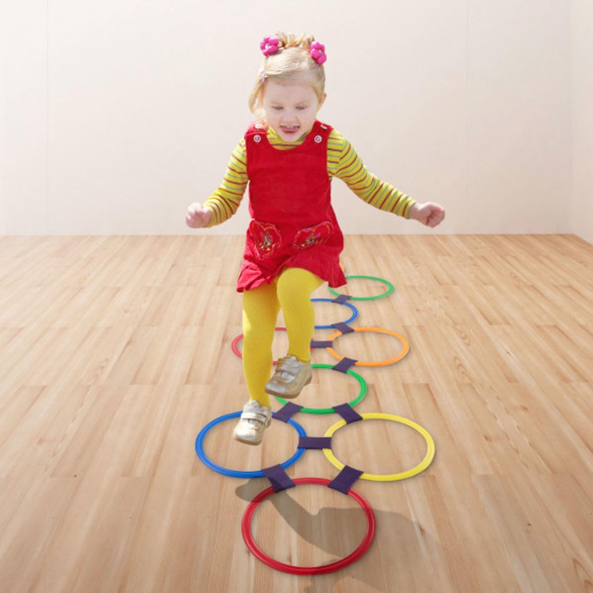 HEY! PLAY! Hopscotch Rings Game - Ten 11-Inch Plastic Rings and 15 Connectors for Indoor and Outdoor Use - Play Set for Girls and Boys (Multicolored)