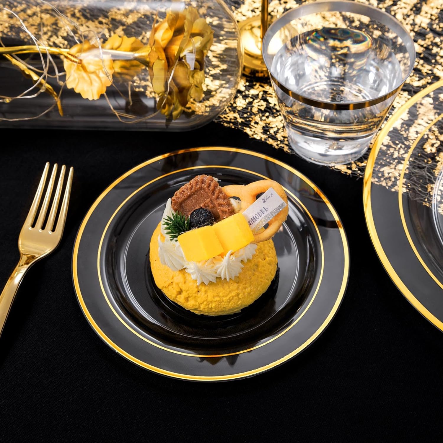 WELLIFE 600pc Gold Trim Plastic Dinnerware Set for Party: 100 Dinner Plates, 100 Dessert Plates, 300 Cutlery, 100 cups