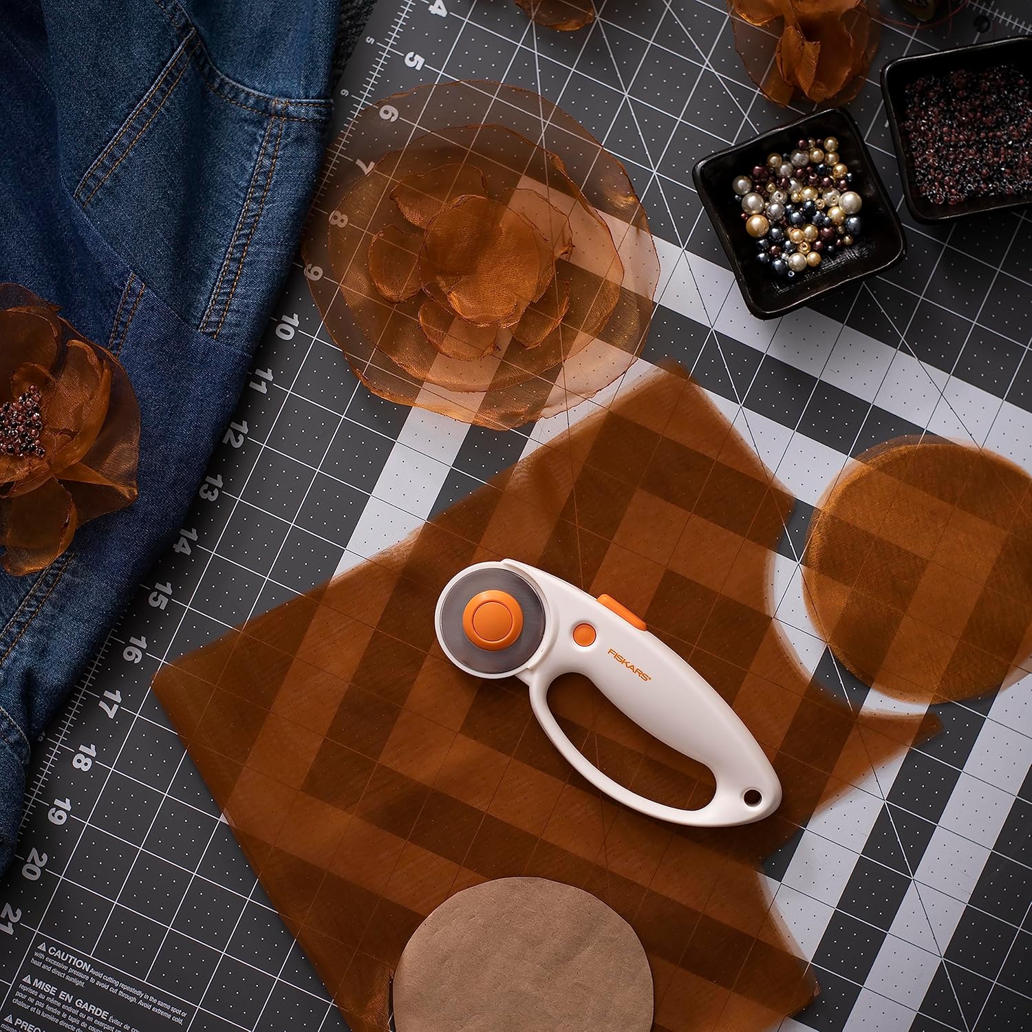 Fiskars 45mm Rotary Cutter for Fabric with Ergonomic Loop Grip, Premium Steel Rotary Fabric Cutter Blade for Precise Cuts, Arts and Crafts, Sewing Supplies and Quilting Tools