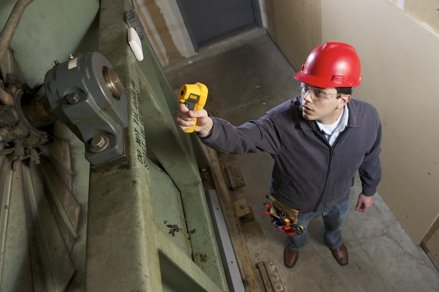 Fluke 62 Max Industrial Infrared Thermometer, -22 to +932 Degree F Range, Single Laser Targeting, 10:1 Distance to Spot Ratio, IP54 Rating, Includes 3 Year Warranty, (Not for Human Temp) - Image 3