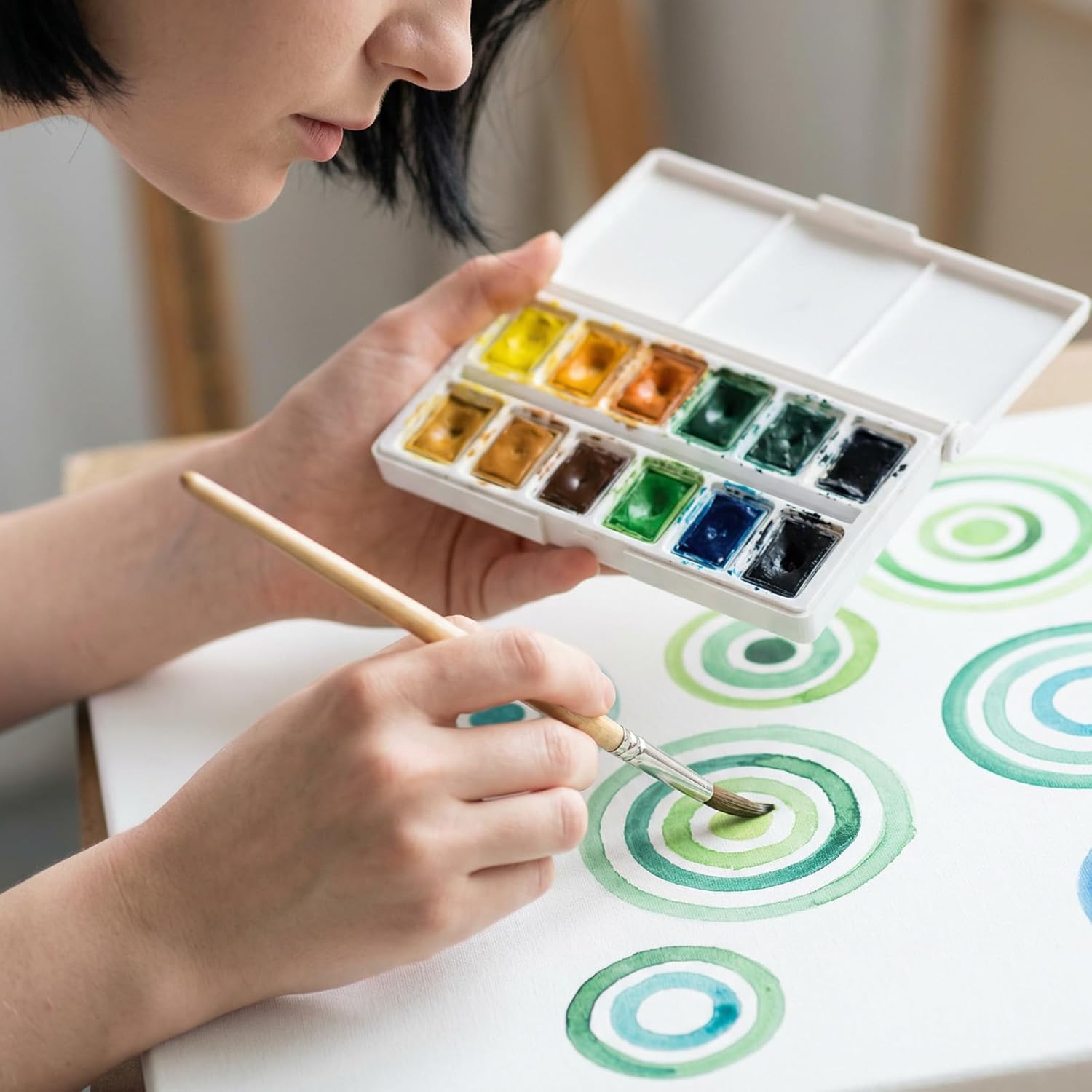 100 Pcs Empty Watercolor Paint Pans, White PP Plastic Watercolor Half Pans 2 Size Portable Paint Palette Containers for DIY Acrylics Artist Travel Set