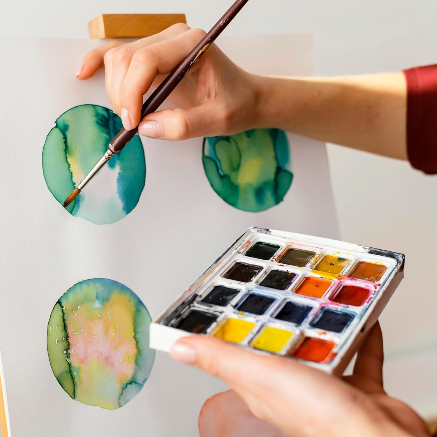 KALIONE 50 Pcs Watercolor Half Pans White Plastic Empty Watercolor Paint Pans Empty Watercolor Palette Plastic Watercolor Tins Travel Tins Paint Case Empty Half Pans for Watercolor Acrylics Palette