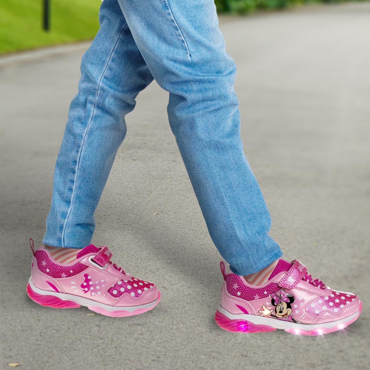 Disney Girls' innie Mouse Shoes - Minnie Mouse Slip-On Laceless Light-Up Sneakers (Toddler/Little Kid)