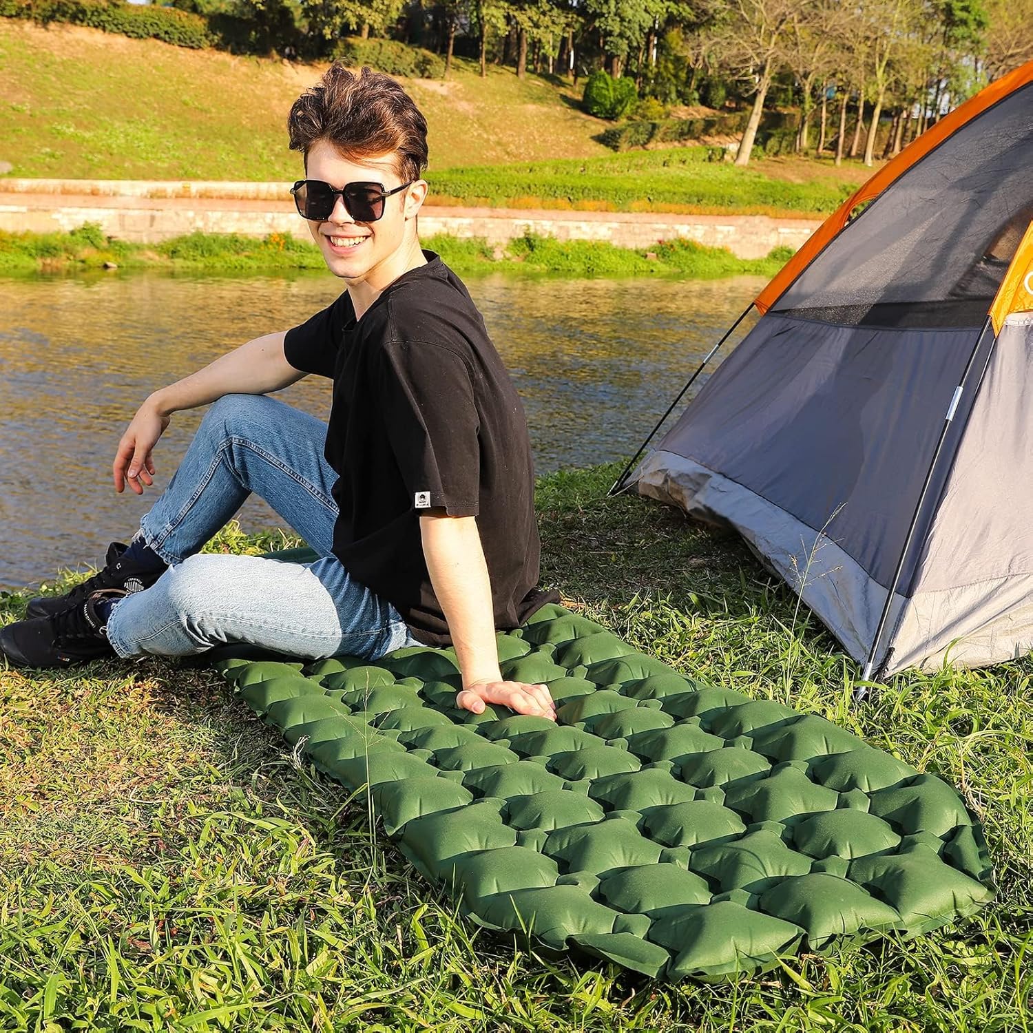 Amazon Basics Camping Sleeping Pad with Quick-Inflate Foot Pump, Water Resistant, Ultralight, Olive Green