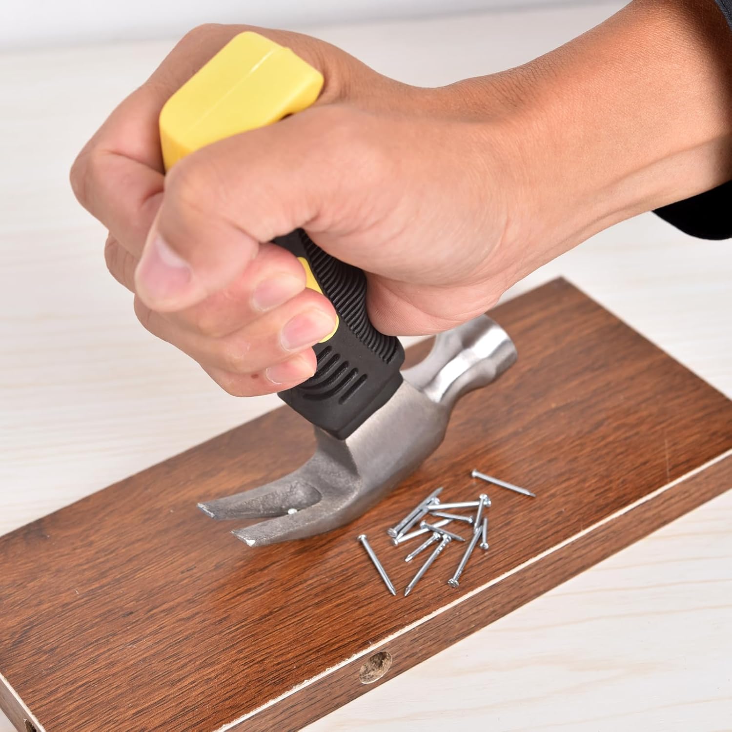 Small Claw Hammer - Mini Hammer for Women&Kids, Camping Hammer, Stubby Tack Hammer, Nail Hammer with Magnetic (Pink)