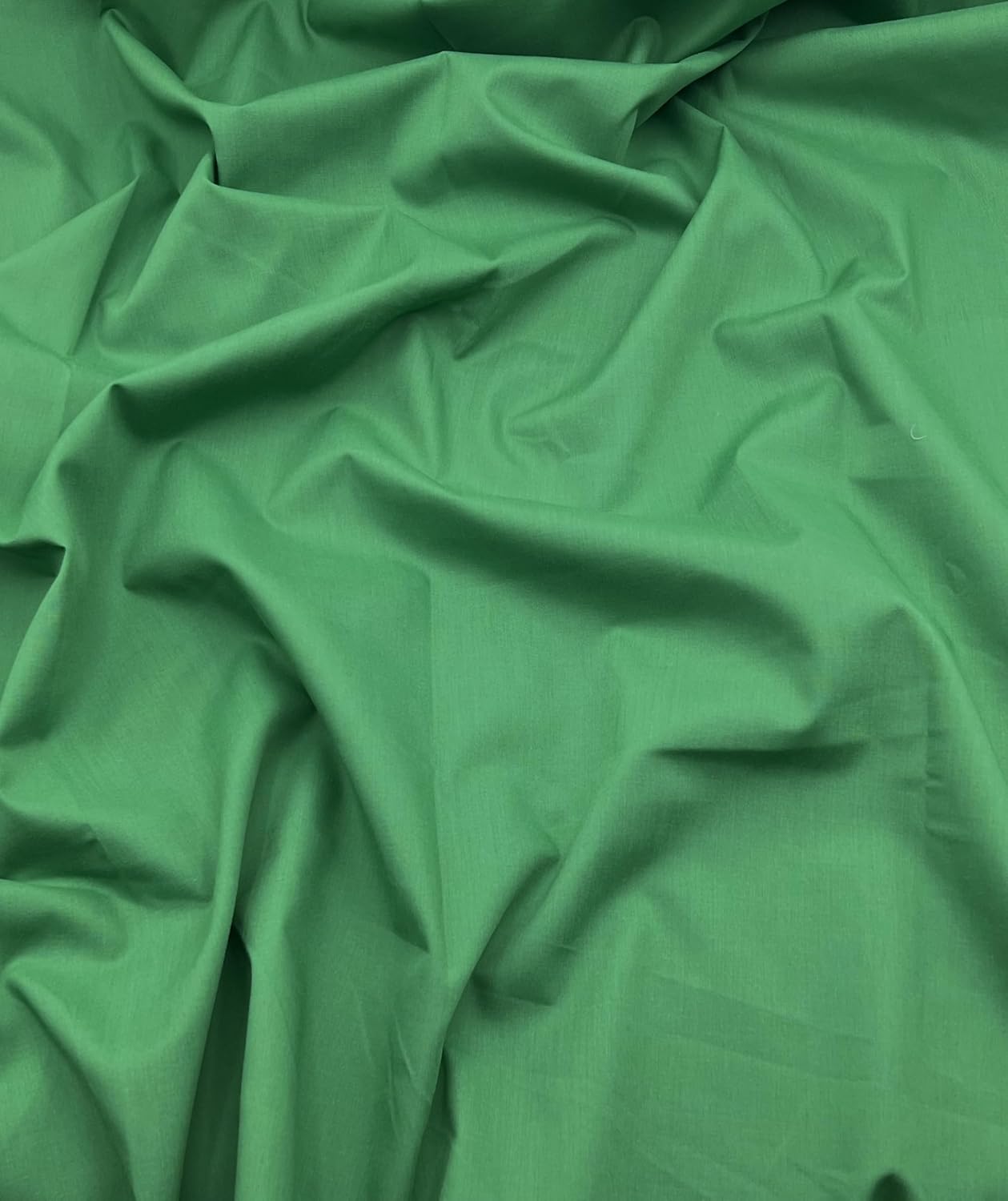EOVEA - Cotton Polyester Fabric by The Yard u2013 60" Wide Broadcloth Fabric, Soft, Lightweight & Breathable Material for Lining, Curtains, Bedding, Skirts, Sewing Projects (Kelly Green, 1 Yard)