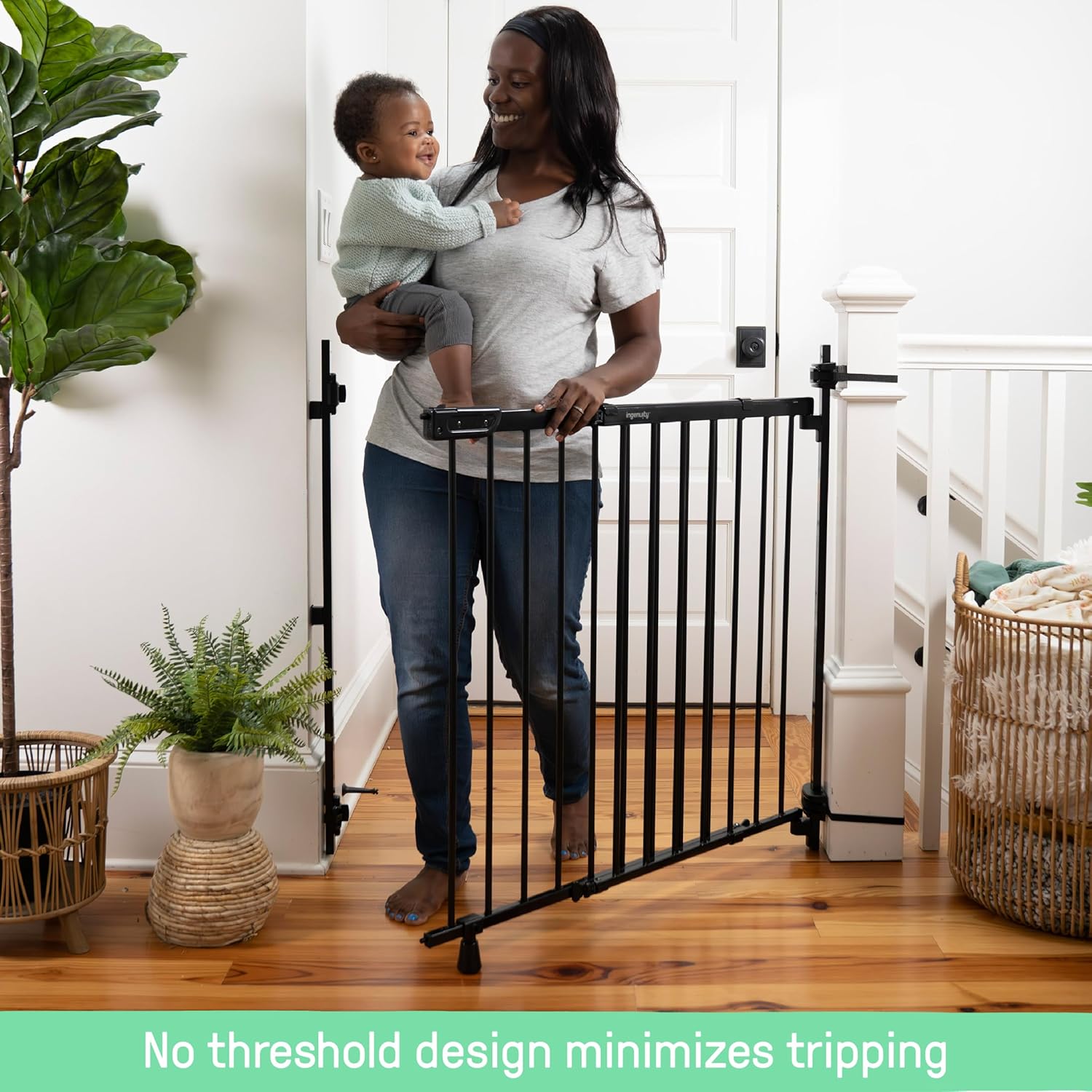 Summer Infant Metal Banister & Stair Safety Baby Gate, 31'-46' Wide, 32.5' Tall, Banister & Wall Mount, Black - Image 5