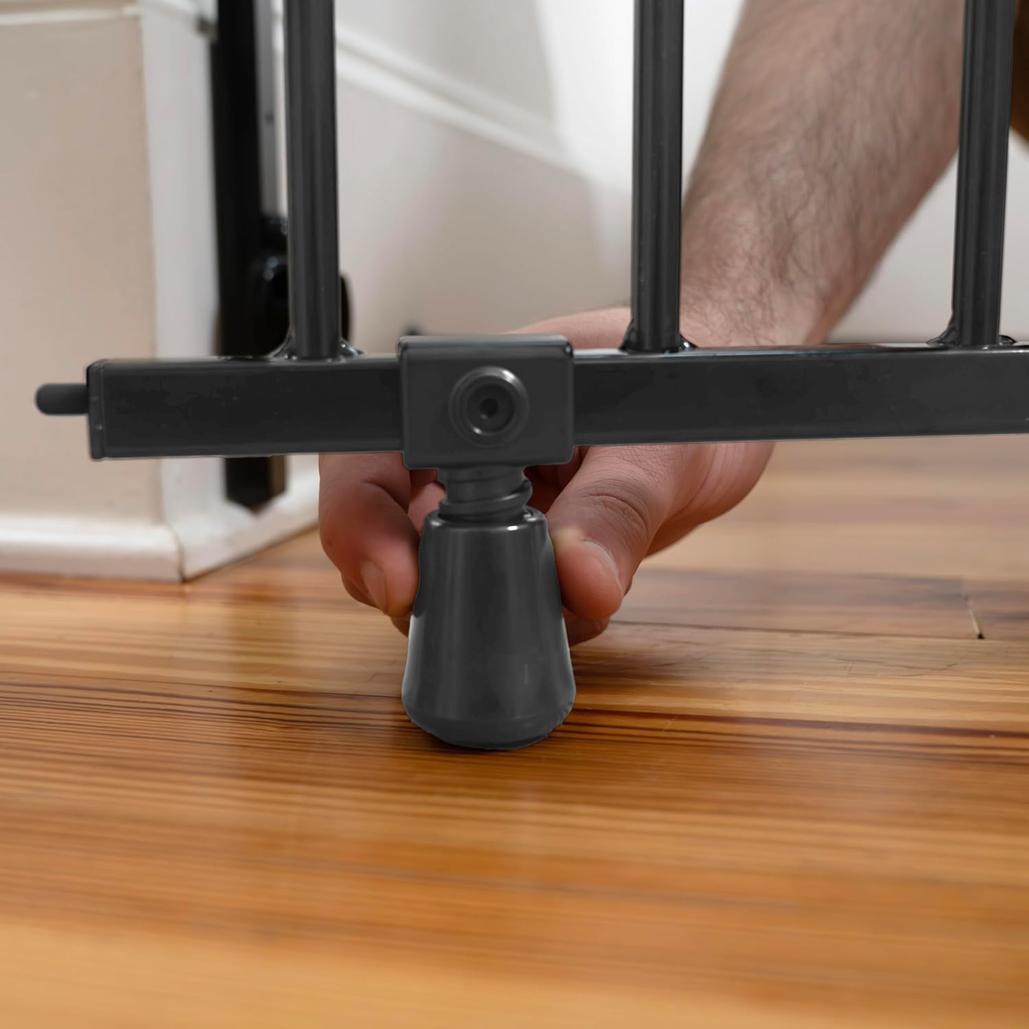 Summer Infant Metal Banister & Stair Safety Baby Gate, 31'-46' Wide, 32.5' Tall, Banister & Wall Mount, Black - Image 6