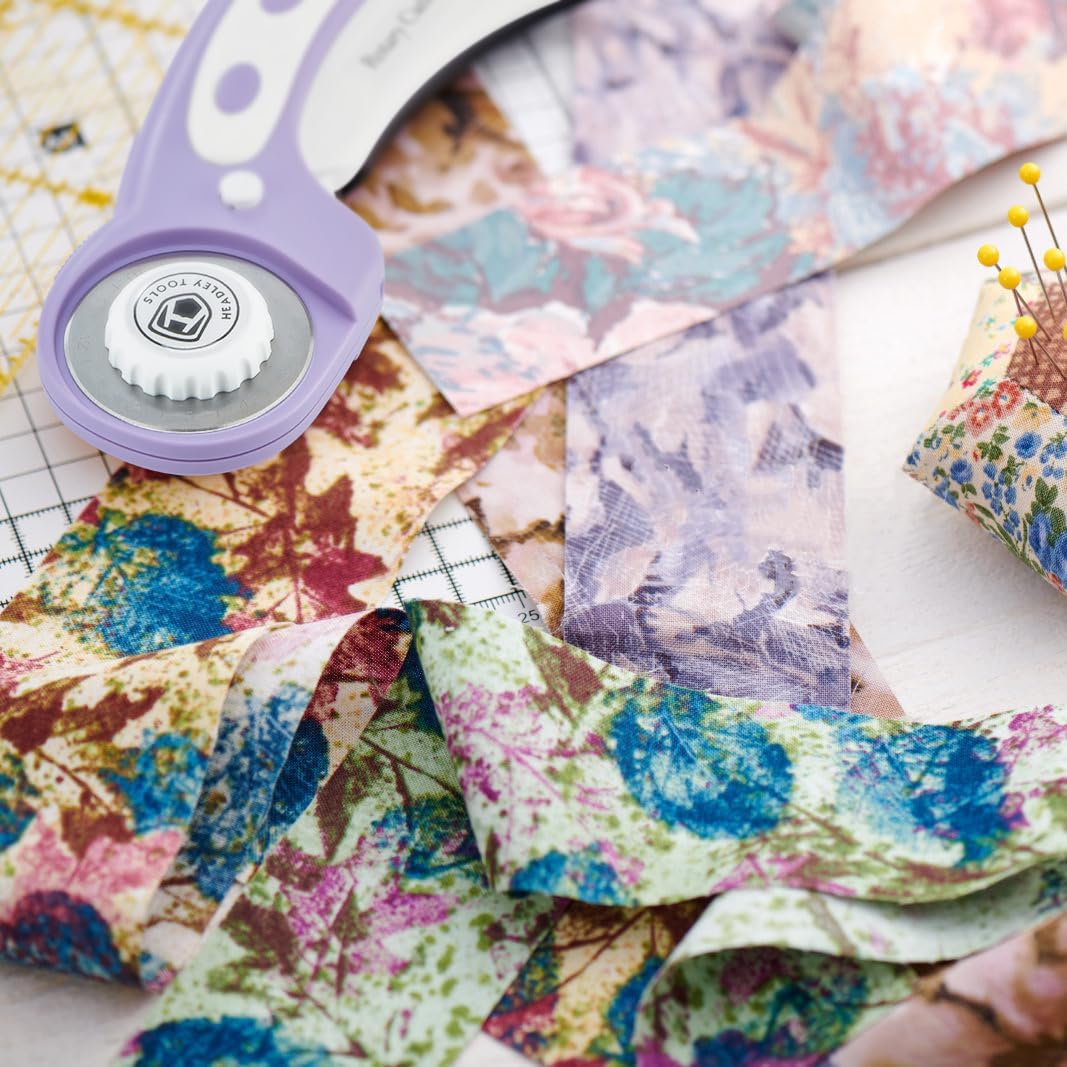 Headley Tools Rotary Cutter Set - 45mm Fabric Cutter, 5 Extra Rotary Blades, A3 Cutting Mat, Quilting Ruler and Sewing Clips, Craft Knife Set, Ideal for Crafting, Sewing, Patchworking, Purple