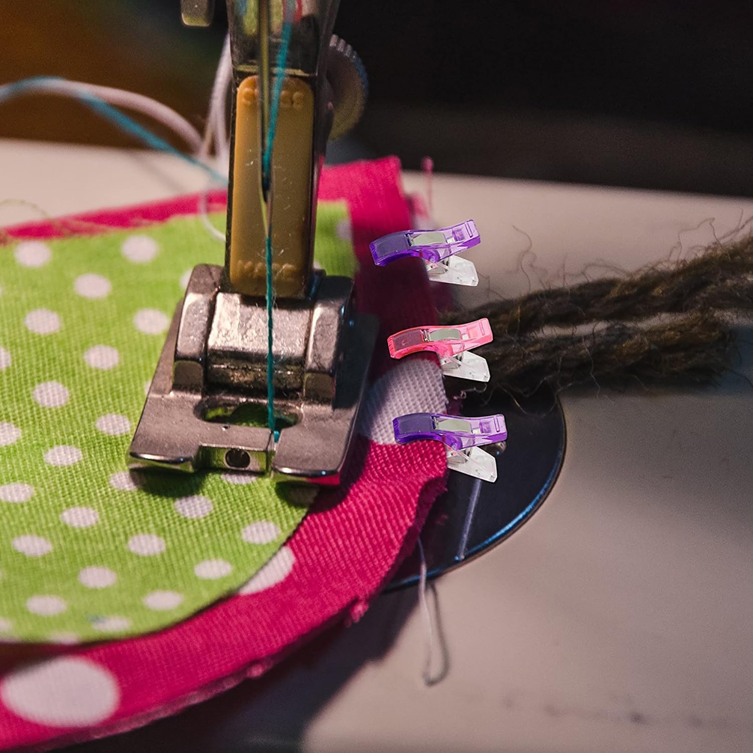 GMMA 100 Pcs Sewing Clips for Fabric Plastic Clips for Sewing Supplies Acrylic Clips for Quilting Supplies Transparent Multifunctional Mix Colors Clips for Sewing Products Storage Bag Clips