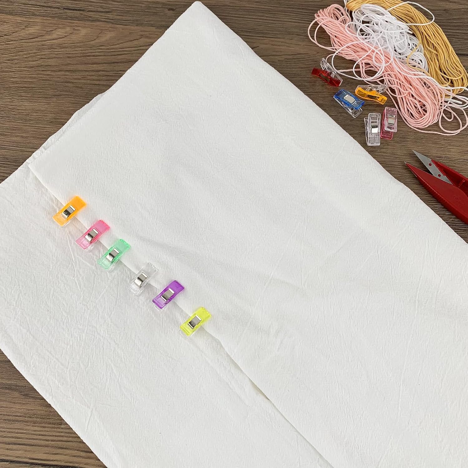 GDMINLO 100 Pcs Multipurpose Sewing Clips, Premium Plastic Clips Sewing Notions for Sewing Quilting Supplies Crafting Tools, Assorted Colors, 1 Sewing Tape Measure with Box