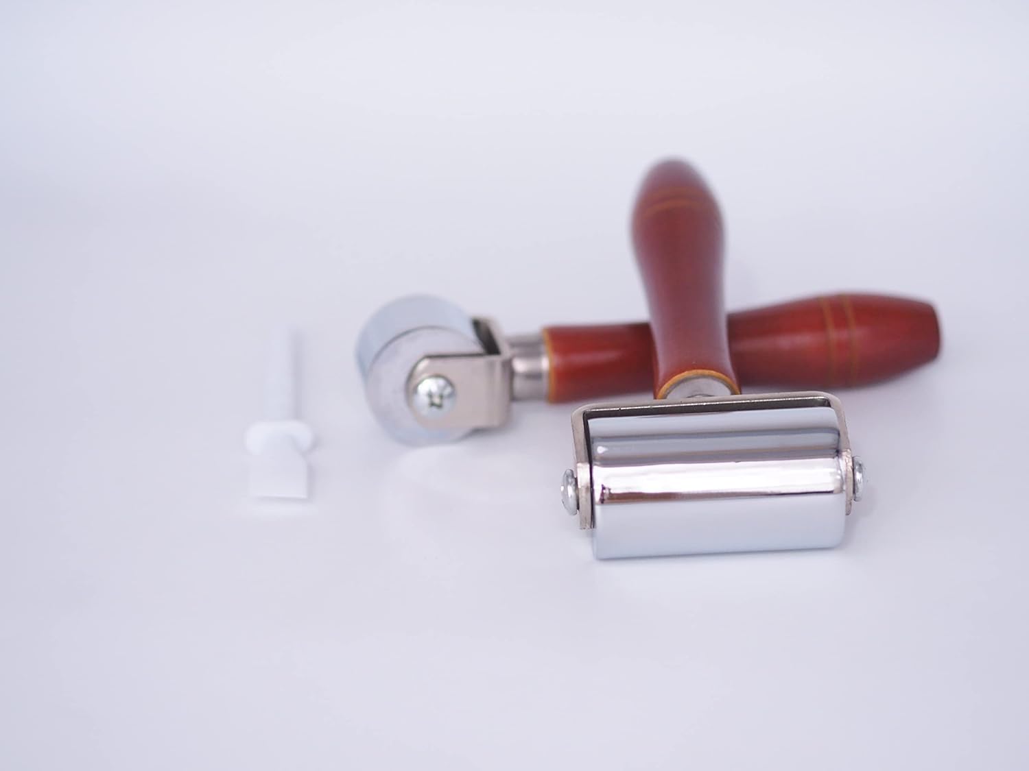 Leathercraft Rollers Leather Gluing Roller Creasing Wheels 2 Sizes Pack and Glue Spreader - Image 7