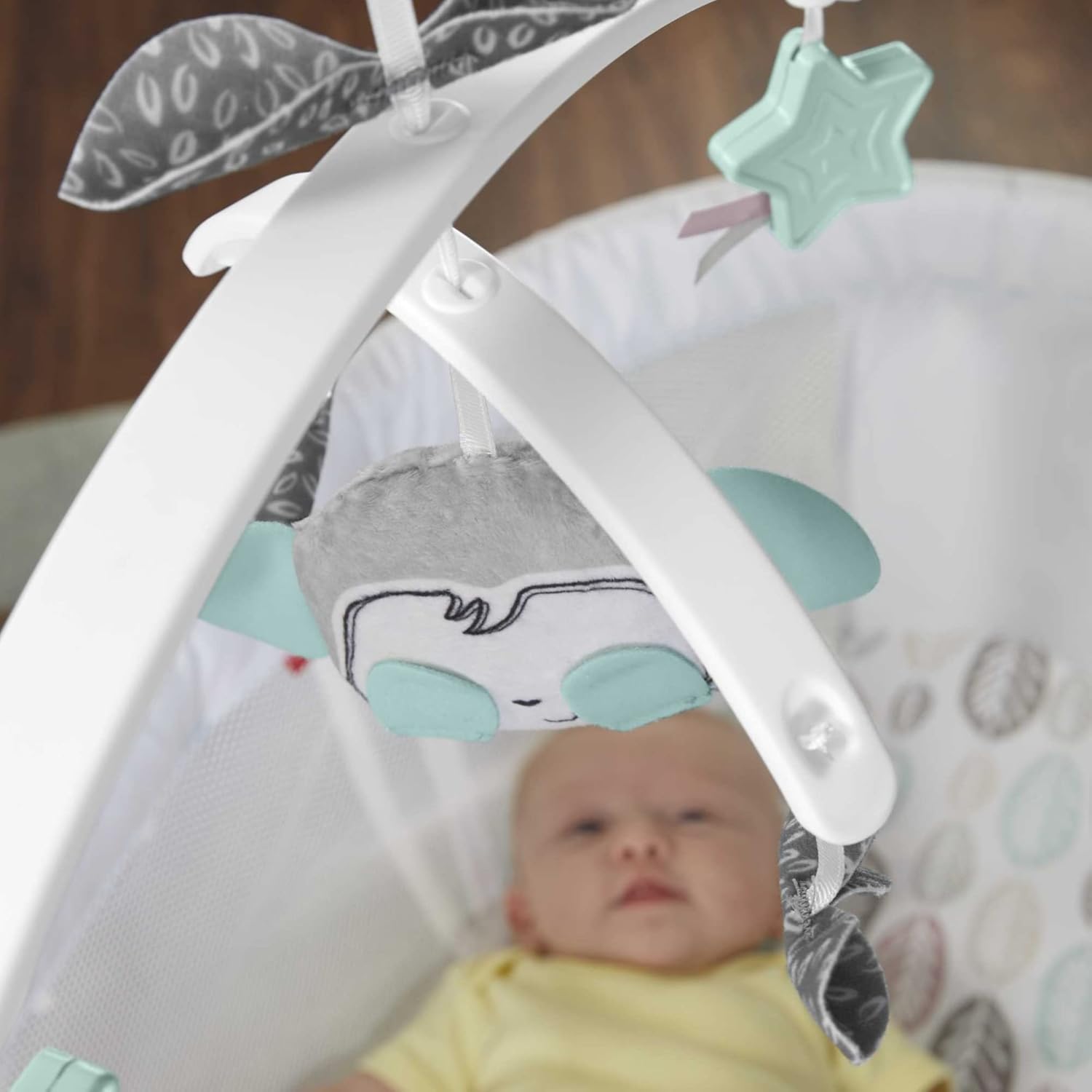 Fisher-Price Baby Bedside Sleeper Soothing Motions Bassinet with Lights Music Vibrations & Toy Mobile for Newborns 0+ Months, Sweet Snugamonkey