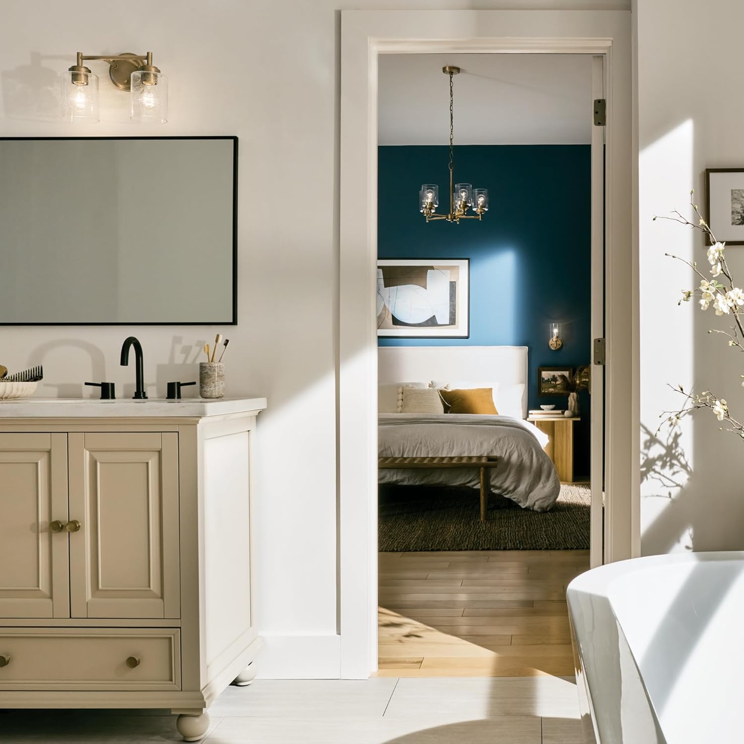 Kichler Winslow 16.25" 5-Light Chandelier with Clear Seeded Glass in Natural Brass for Kitchen or Dining Area, Luxe Industrial (16.25" x 19.75"), 44030NBR