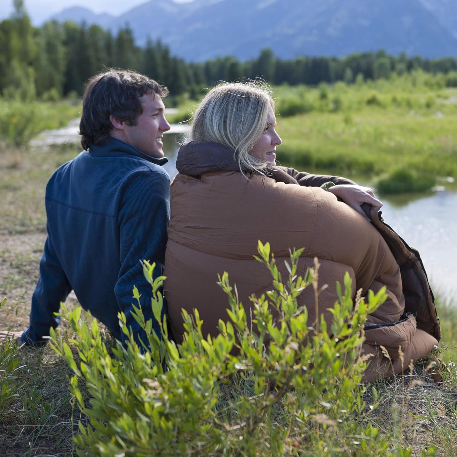 Coleman Dunnock 20°F Big ‘n Tall Sleeping Bag, Cold-Weather Sleeping Bag Fits Adults up to 6ft 4in, Machine Washable, Flannel Liner