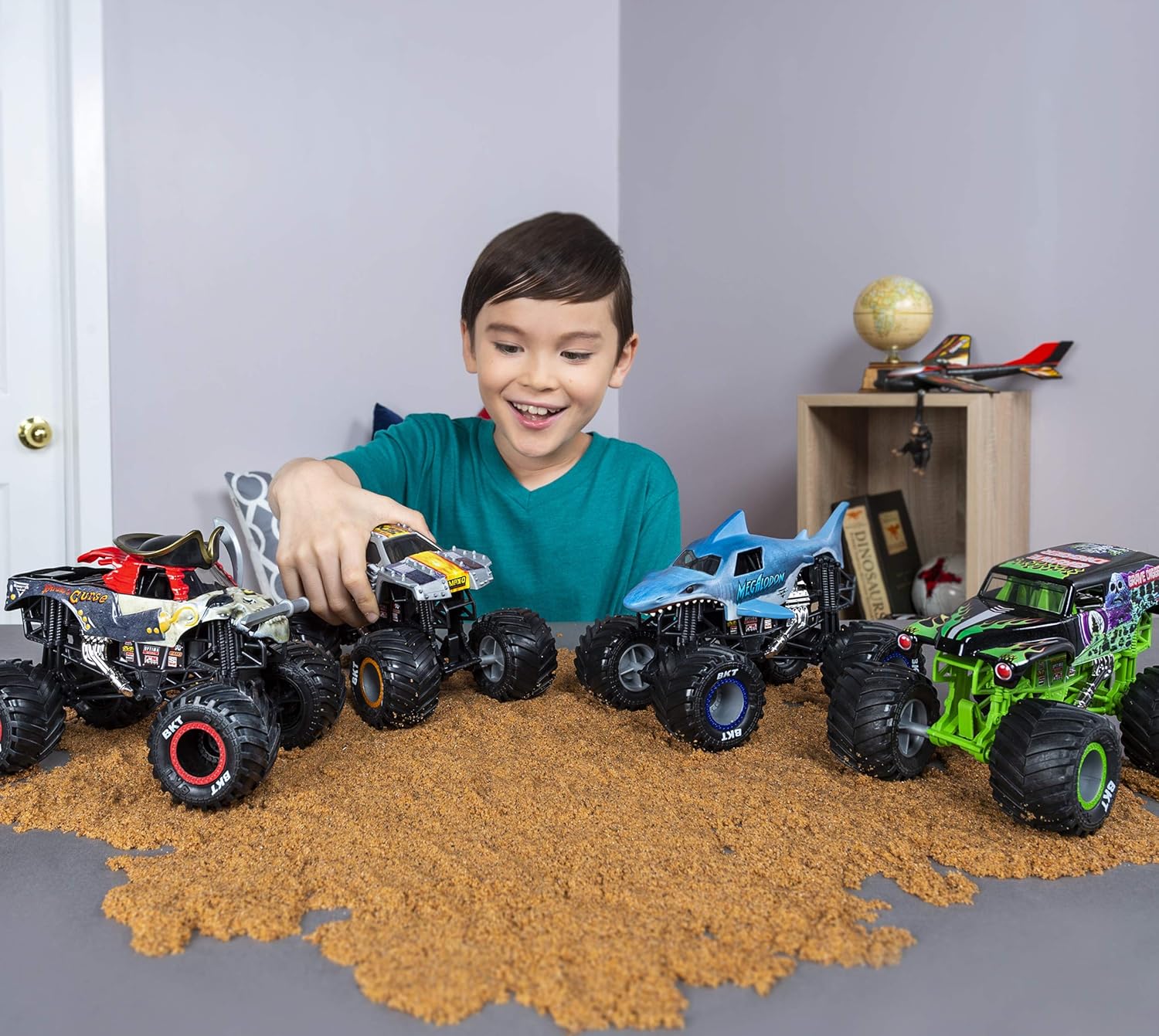 Monster Jam, Official Megalodon Monster Truck, Die-Cast Vehicle, 1:24 Scale