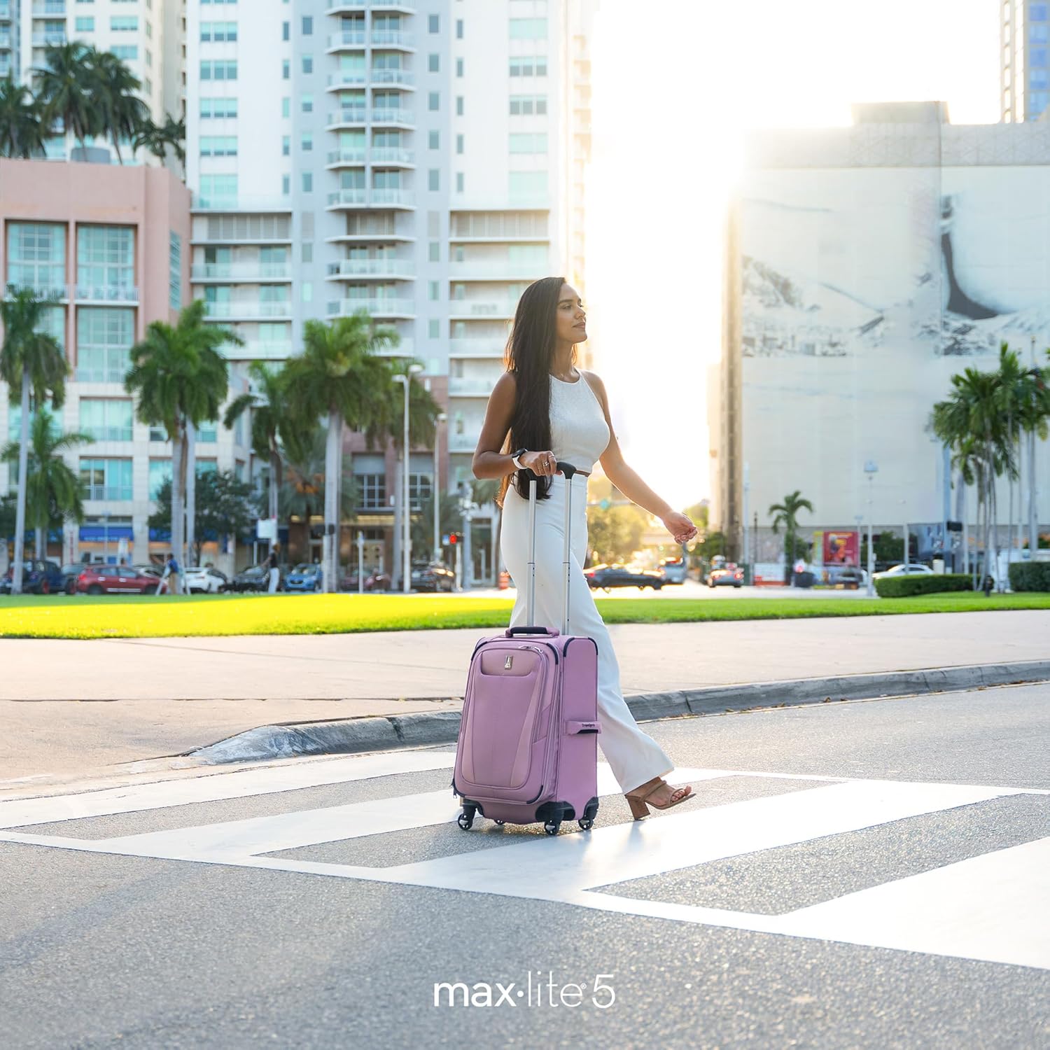 Travelpro Maxlite 5 Softside Expandable Luggage with 4 Spinner Wheels, Lightweight Suitcase, Men and Women