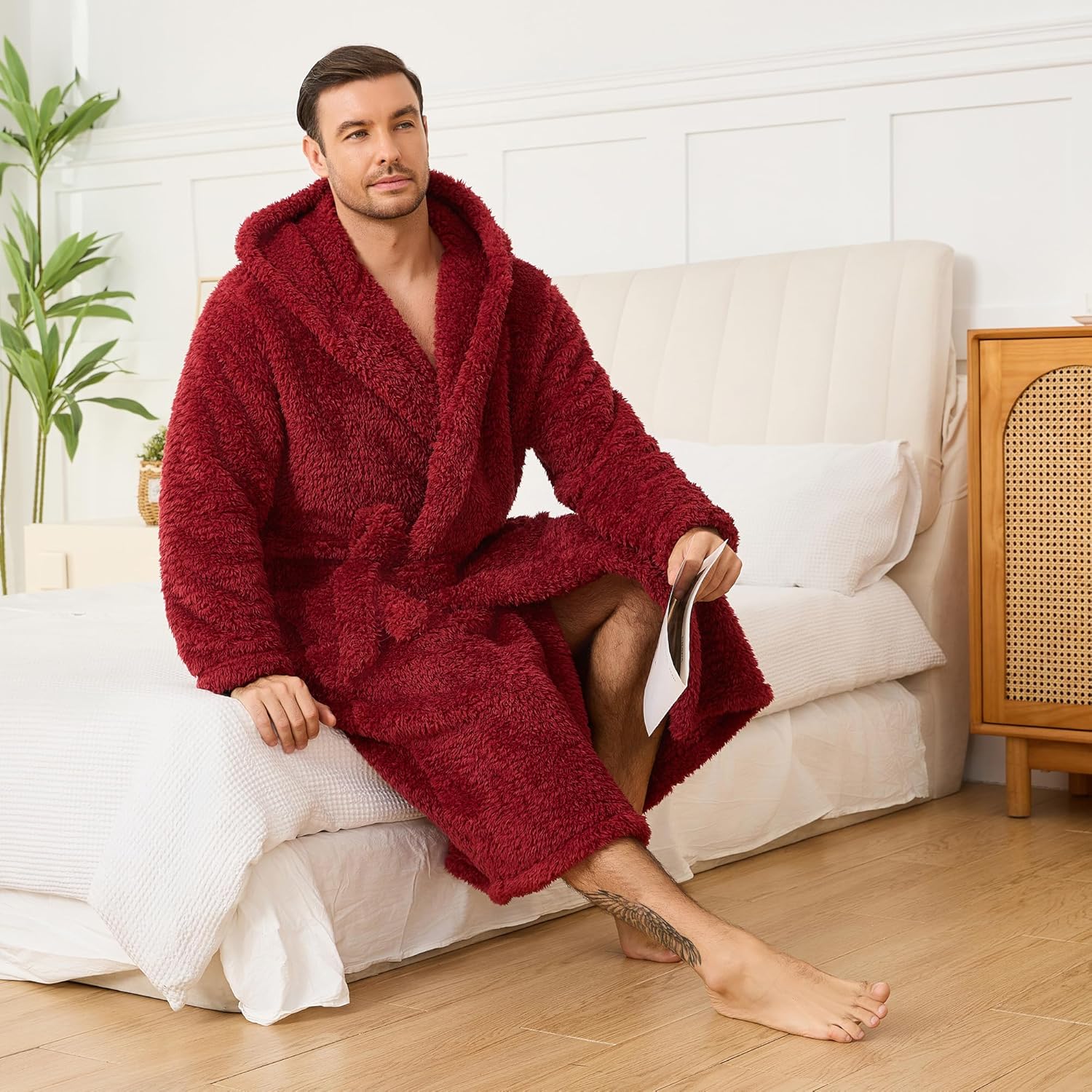 U2SKIIN Men Plush Fleece Hooded Robe, Soft Warm Long Bathrobe with Pockets, Cozy Shower Robe for Men Loungewear