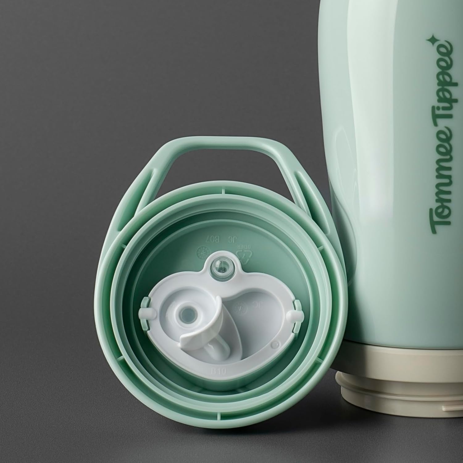 Tommee Tippee Insulated 9oz Sporty Spout Toddler Water Bottle, No Spill Sippy Cups for Toddlers 1-3, Two-Piece Valve Helps Stop Spills, BPA Free, Pink and Mint, Pack of 2