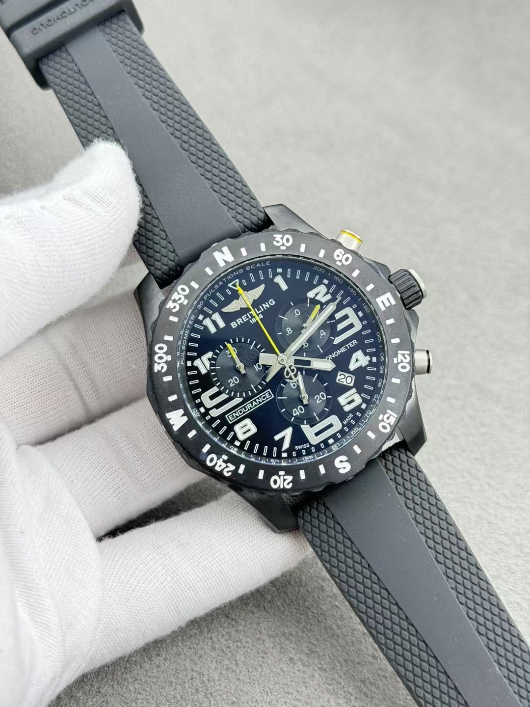 Breitling Black Rubber Chronometer - Breitling Endurance Pro Black