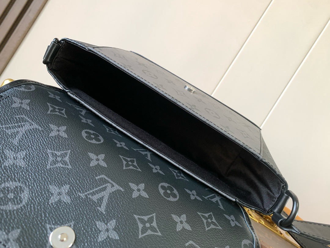 Pulse Messenger Monogram Eclipse Bag Grey - Bags | LOUIS VUITTON