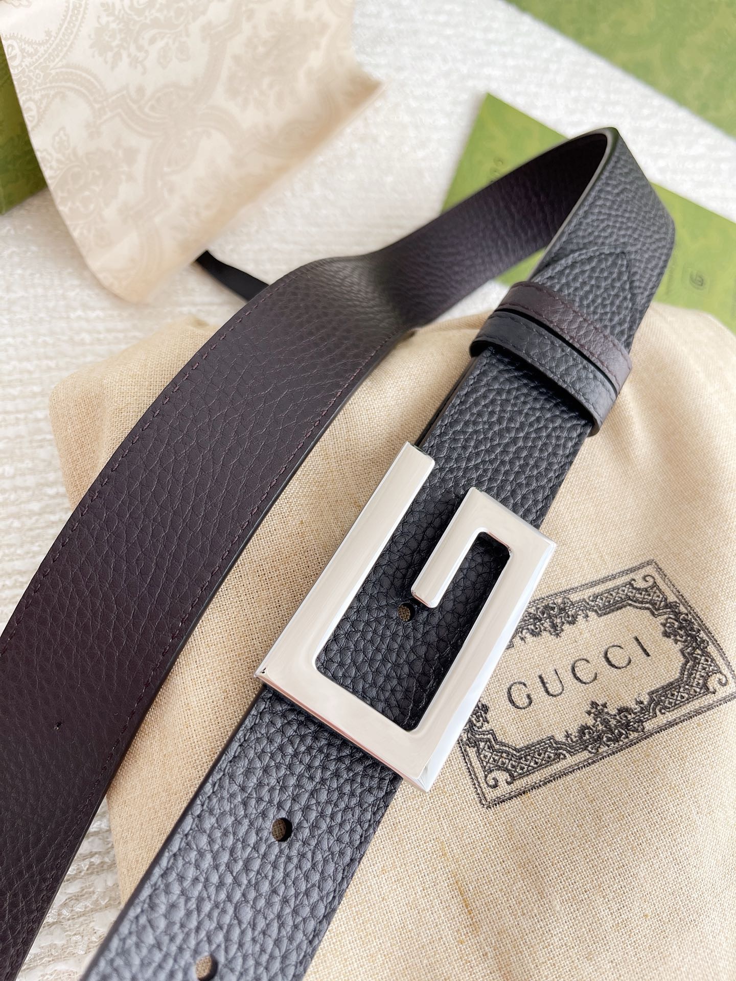 Reversible belt with Square G buckle