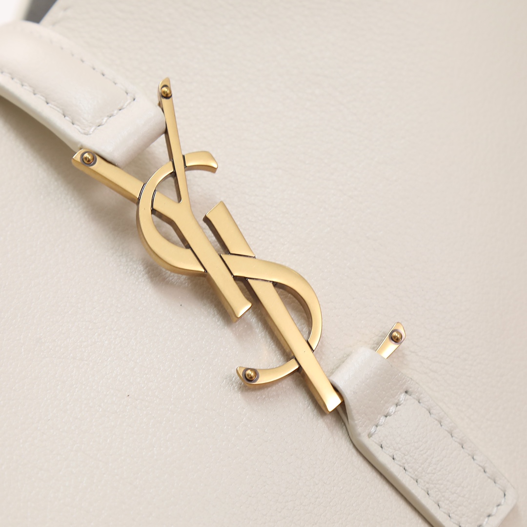 Saint Laurent Blanc Vintage Smooth Calfskin Small Le 5 A 7  white