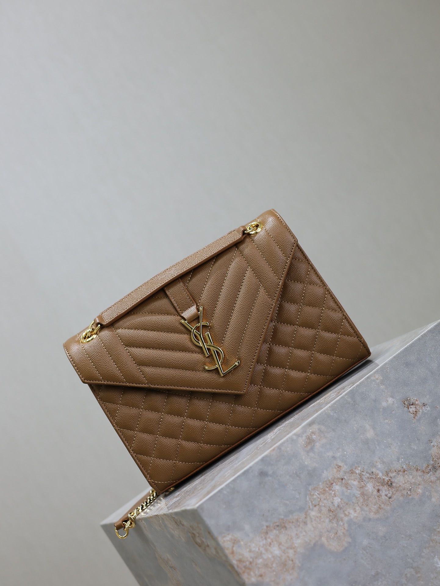 Saint Laurent  Brown 'Envelope Medium' shoulder bag Saint Laurent - saint laurent bang olufsen speaker beoplay