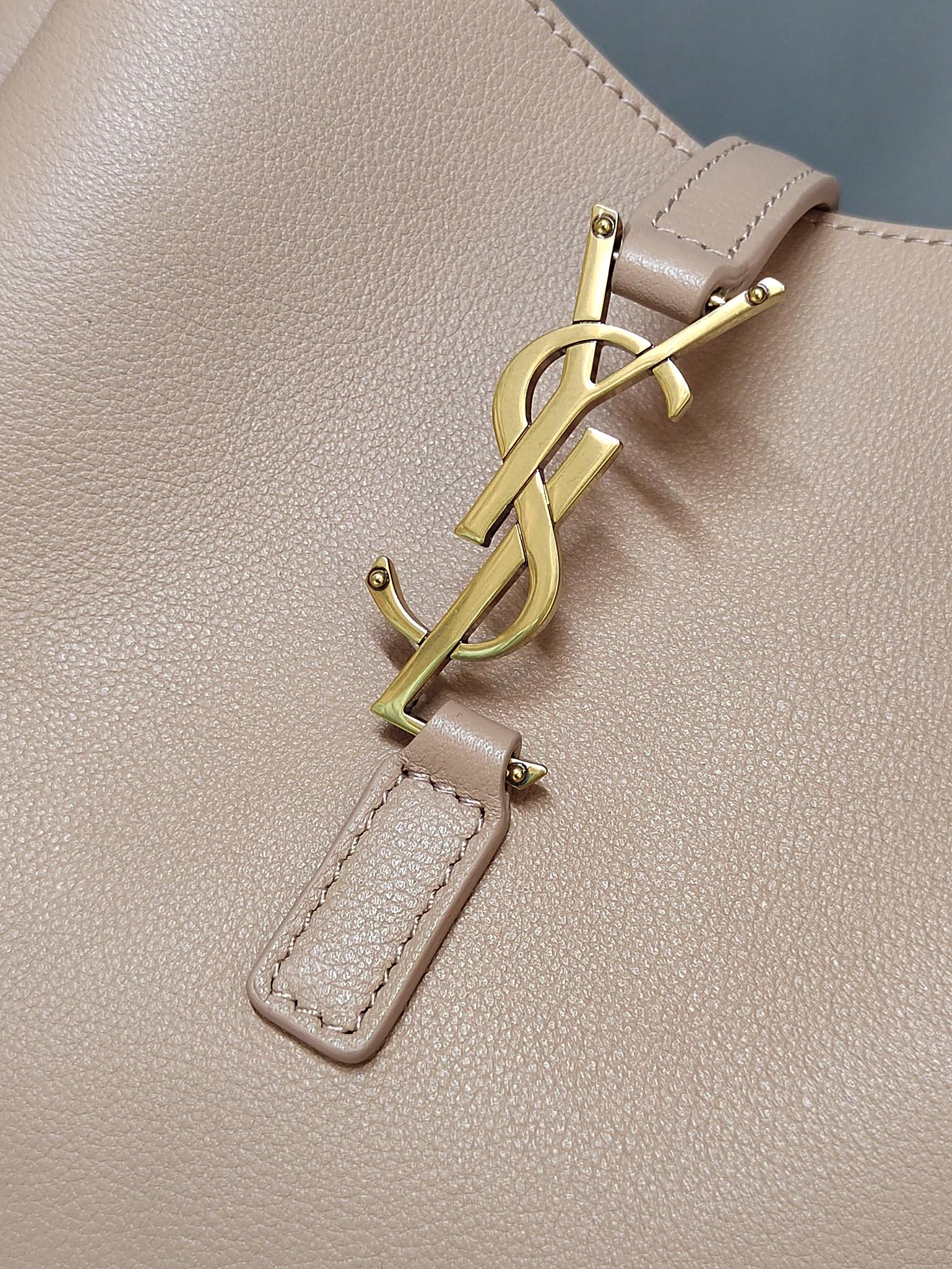 SAINT LAURENT Large Le 5 A 7 Supple Shoulder Bag