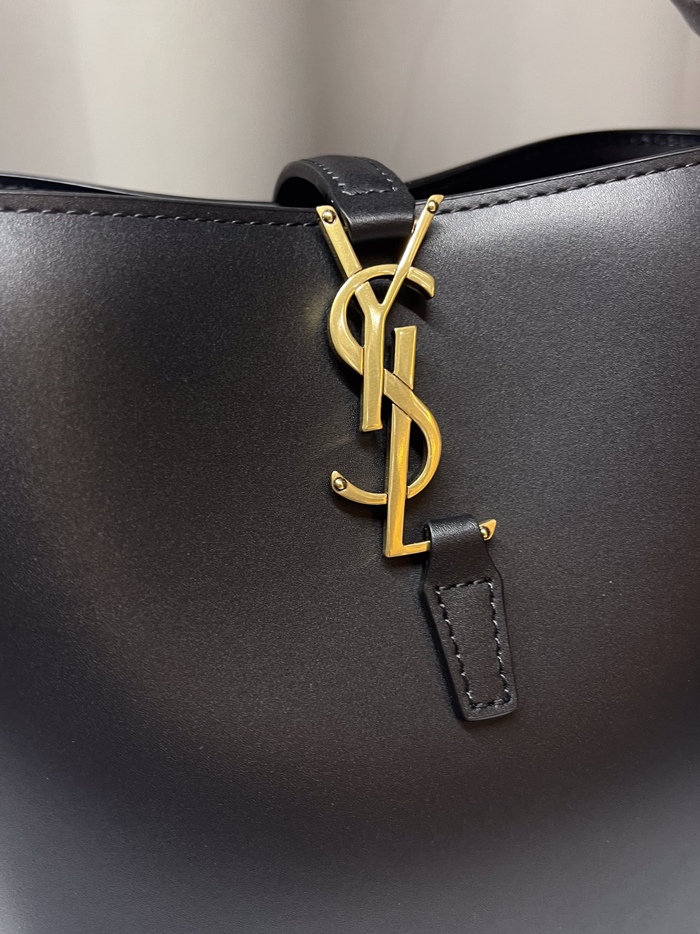 Saint Laurent Le 37 Bucket Bag | Black |