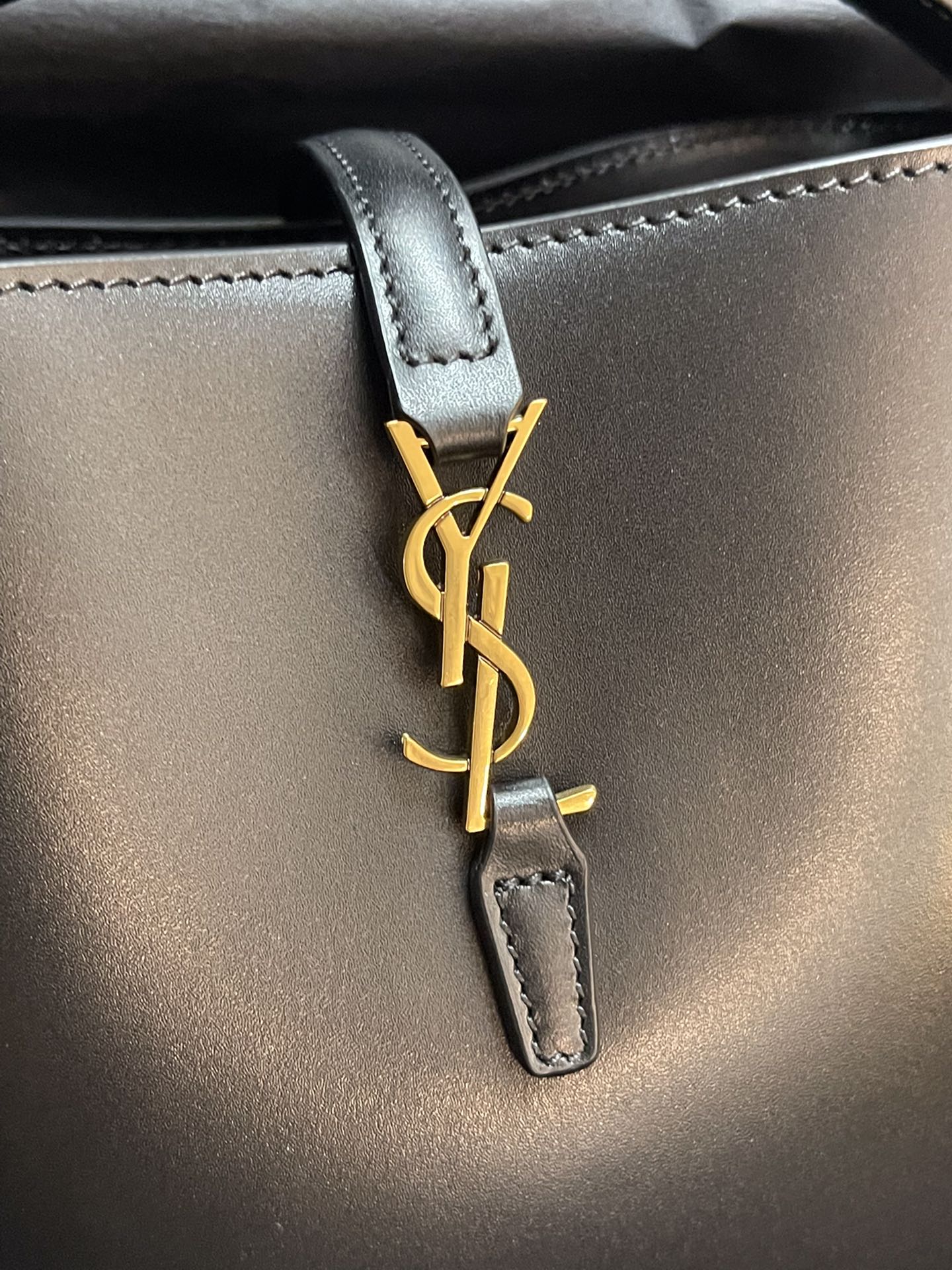 Saint Laurent Le 37 Mini Shiny Leather 'Black