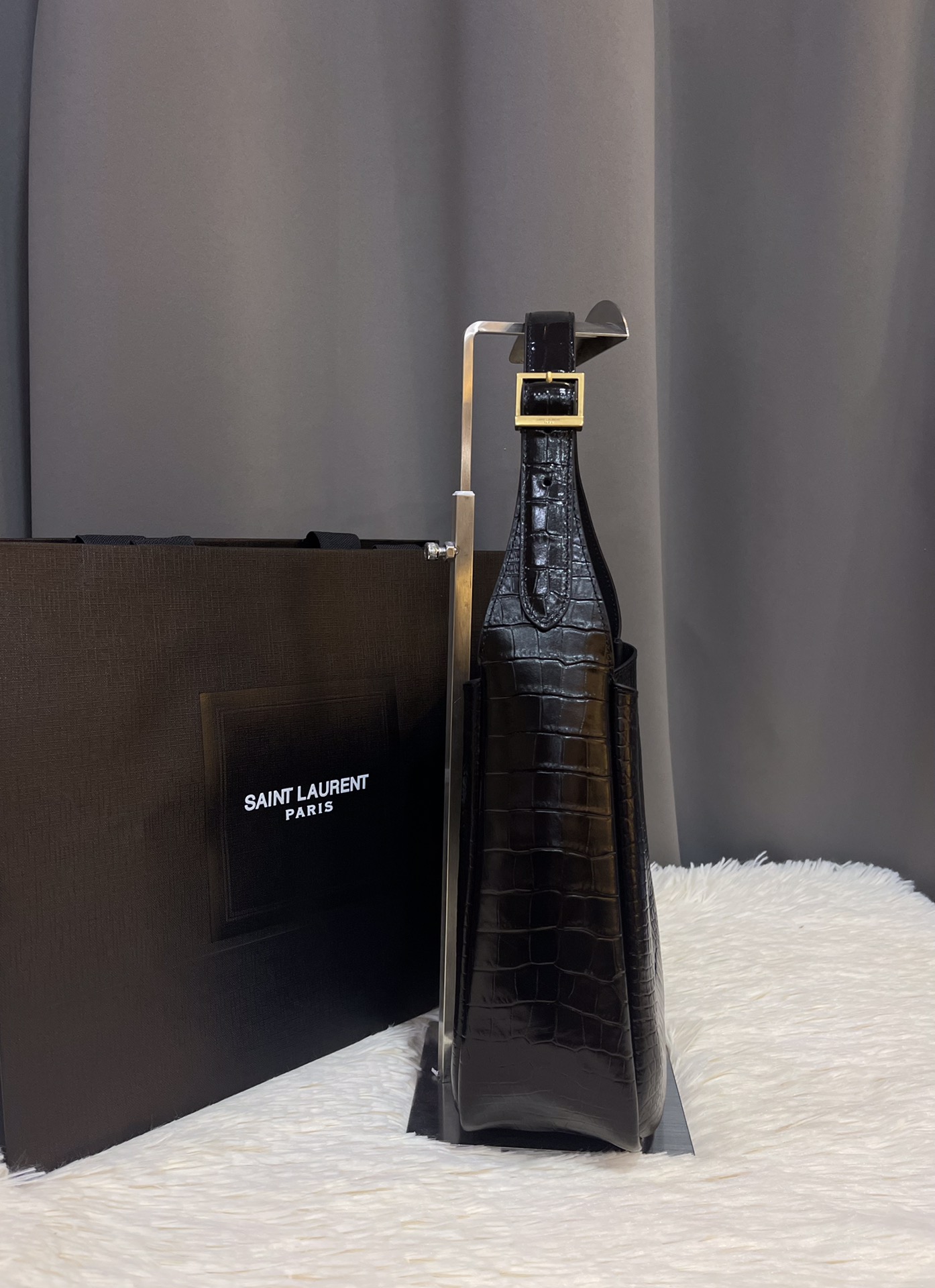 Saint Laurent Le 5 à 7 Croc-Embossed Calfskin Hobo Bag –