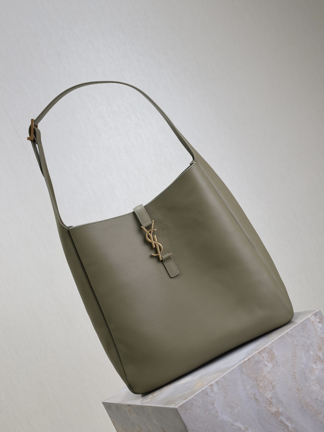 Saint Laurent Le 5 Ã 7 Shoulder Bag | Green