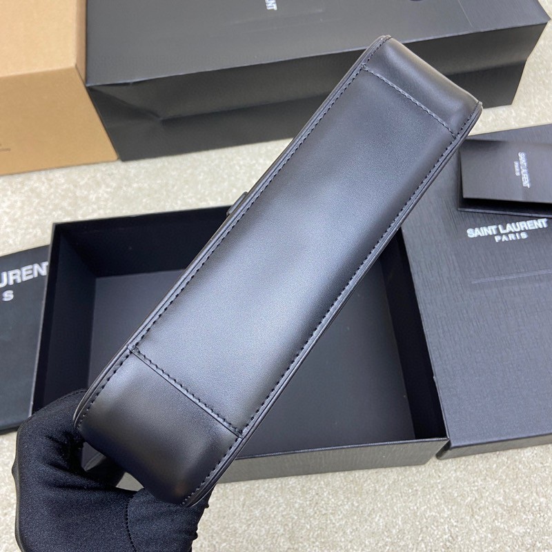 Saint Laurent LE bag 5 to 7 Crafted from smooth leather