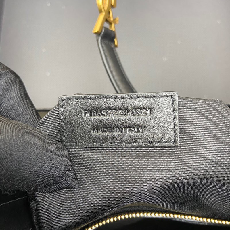 Saint Laurent LE bag 5 to 7 Crafted from smooth leather