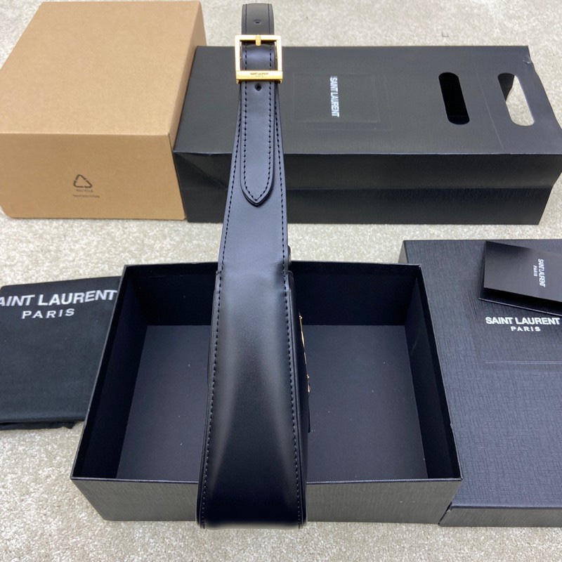 Saint Laurent LE bag 5 to 7 Crafted from smooth leather