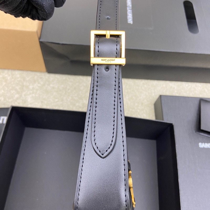 Saint Laurent LE bag 5 to 7 Crafted from smooth leather