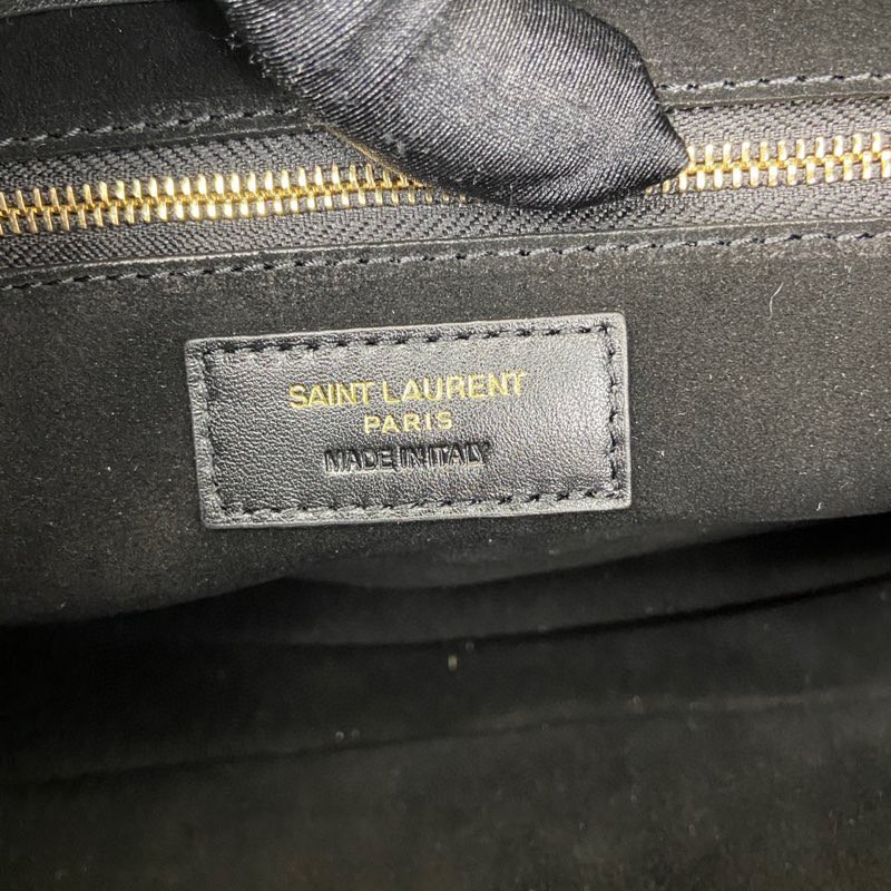 Saint Laurent LE bag 5 to 7 Crafted from smooth leather