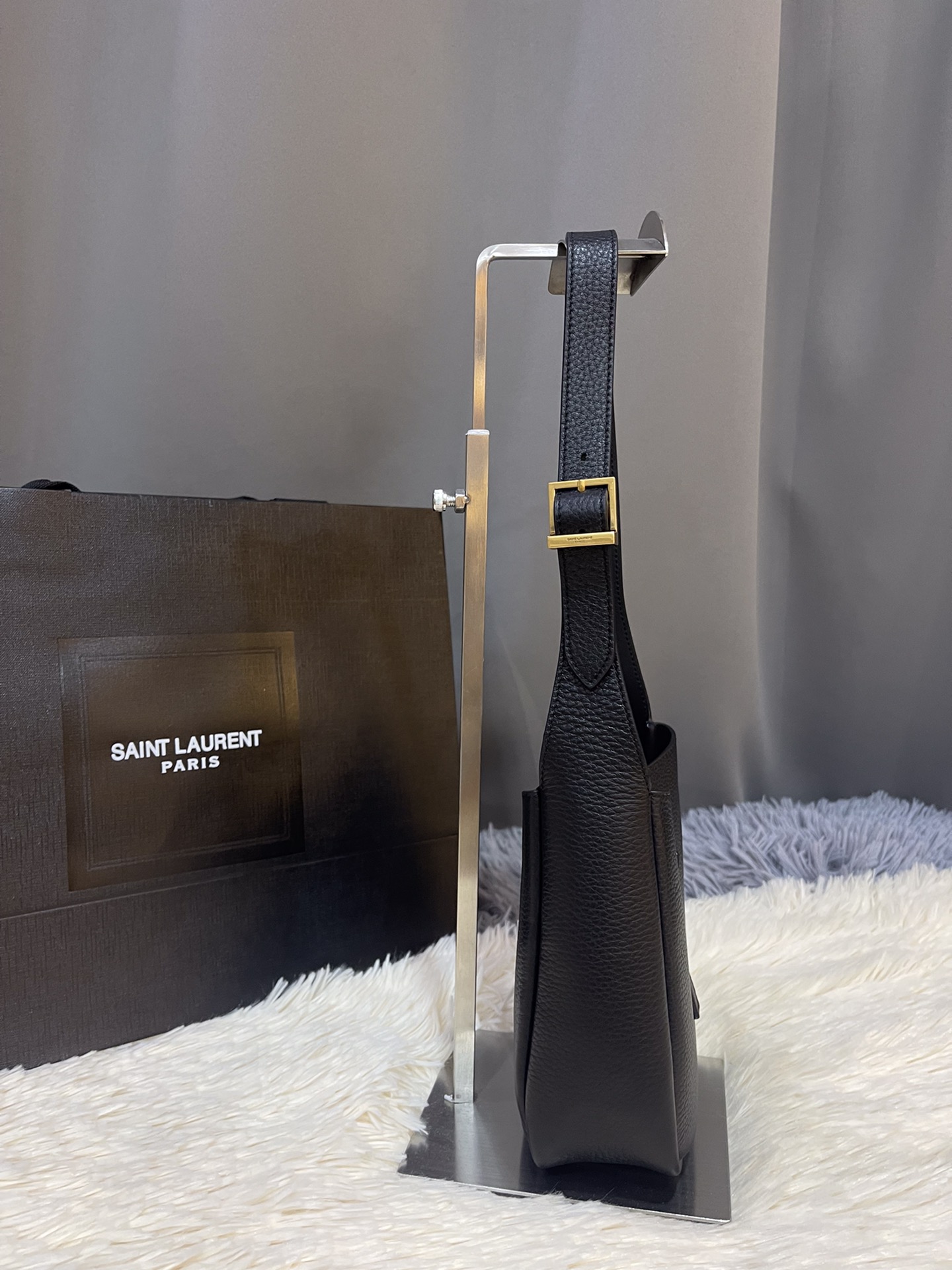 Saint Laurent Small Le 5 à 7 Shoulder Bag | Black