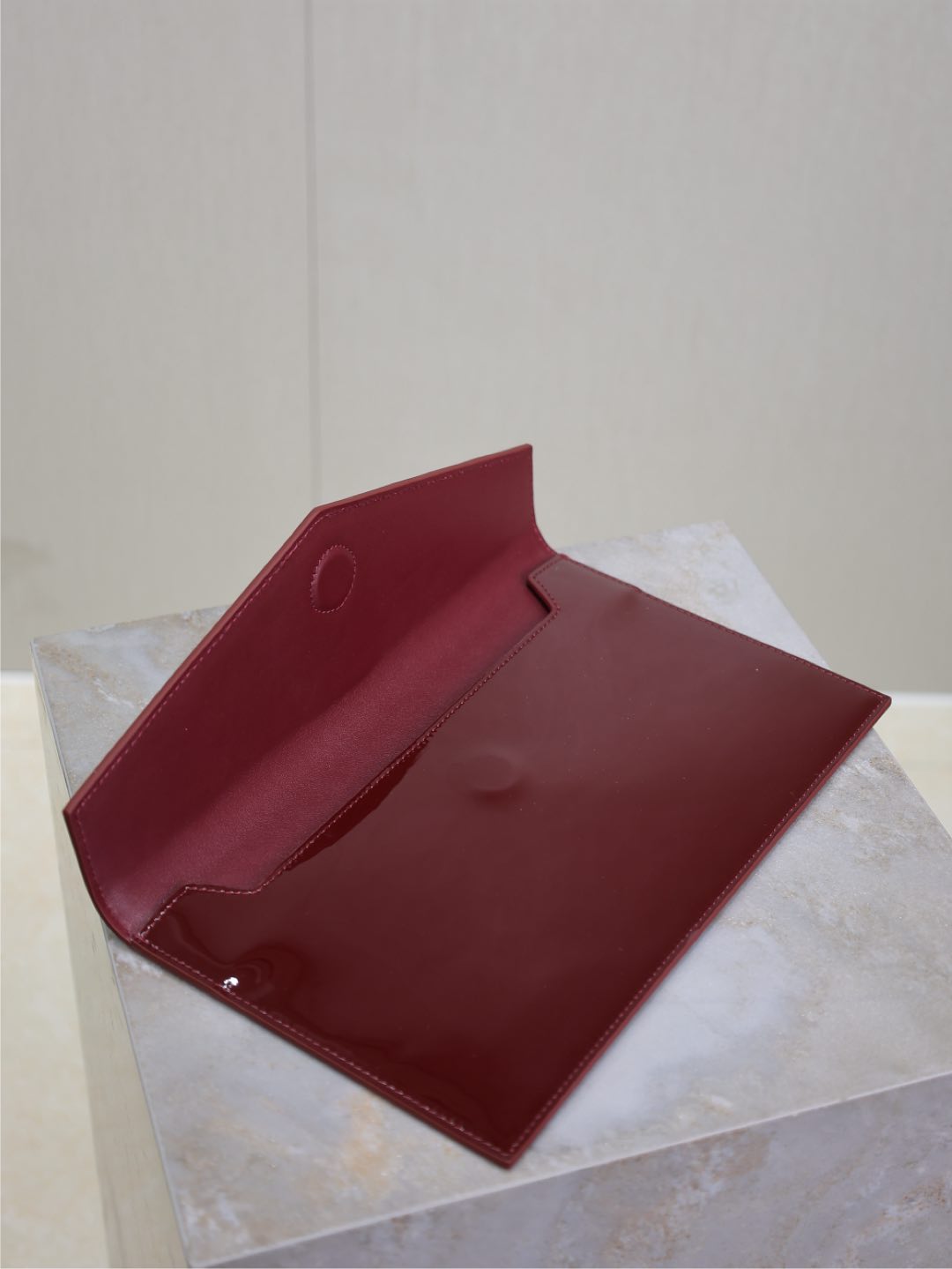 Saint Laurent Women’s Red Envelope Patent Leather Clutch YSL  00349