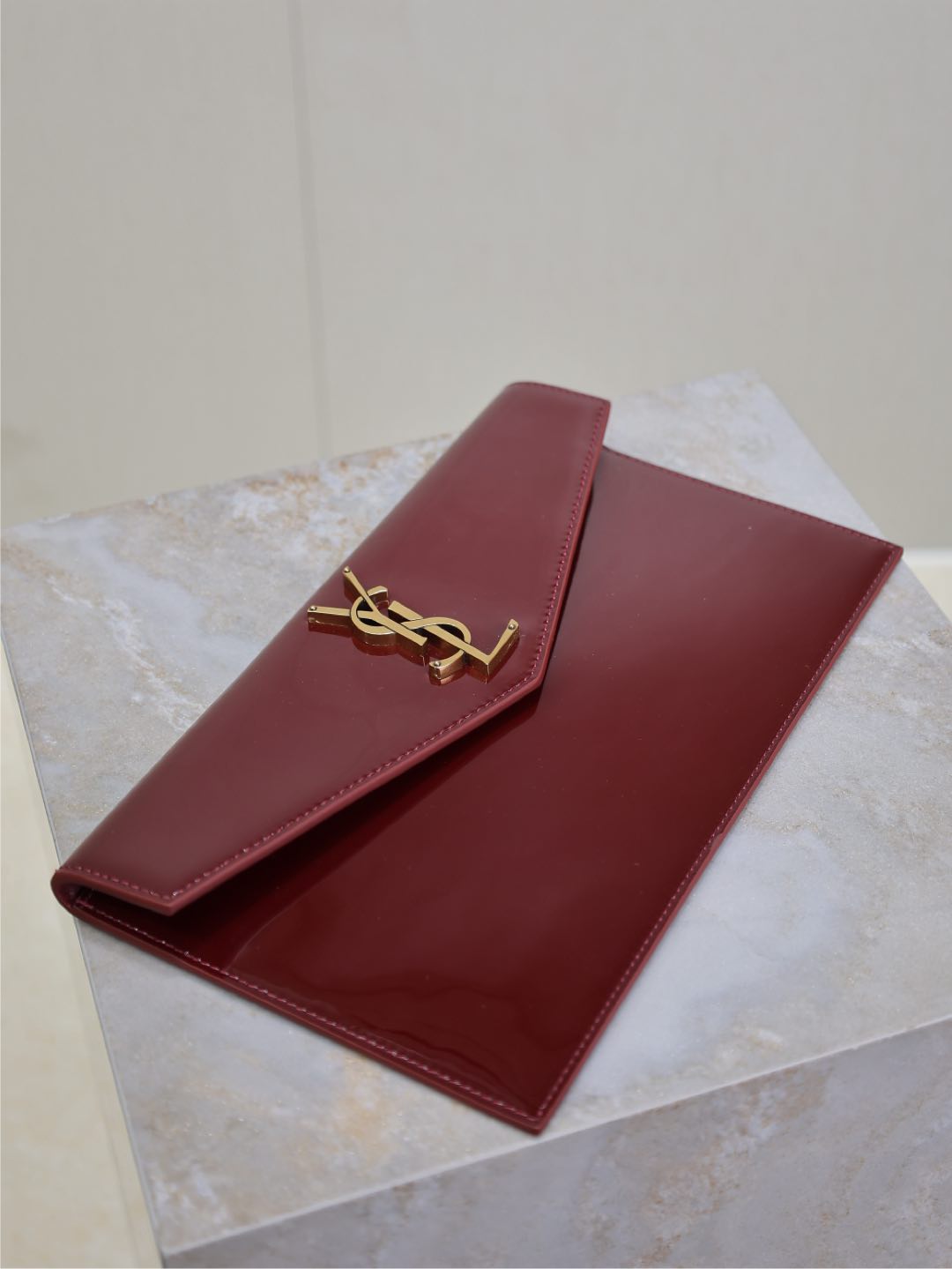 Saint Laurent Women’s Red Envelope Patent Leather Clutch YSL  00349