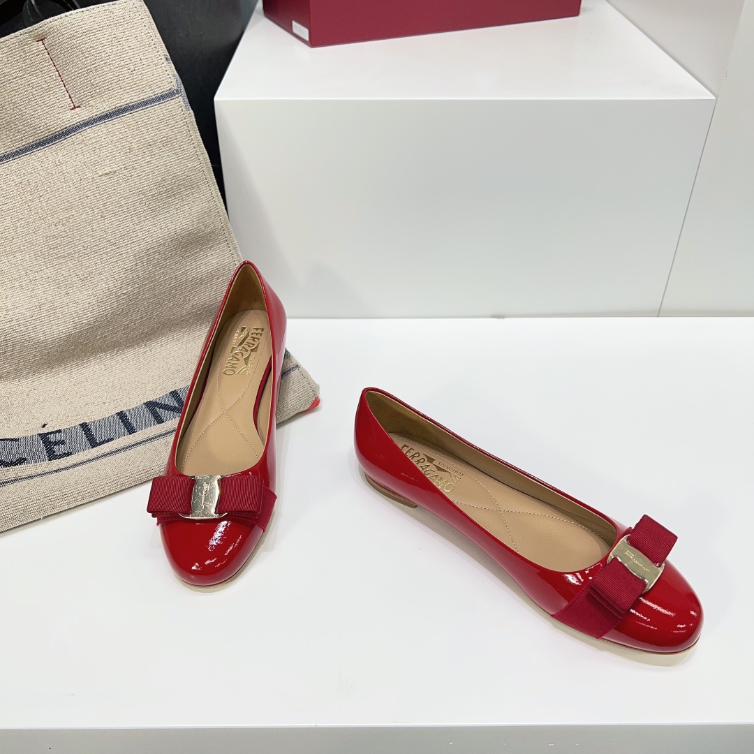 Salvatore Ferragamo Vara Patent Leather Bow Low Heel Women's High Heels Red