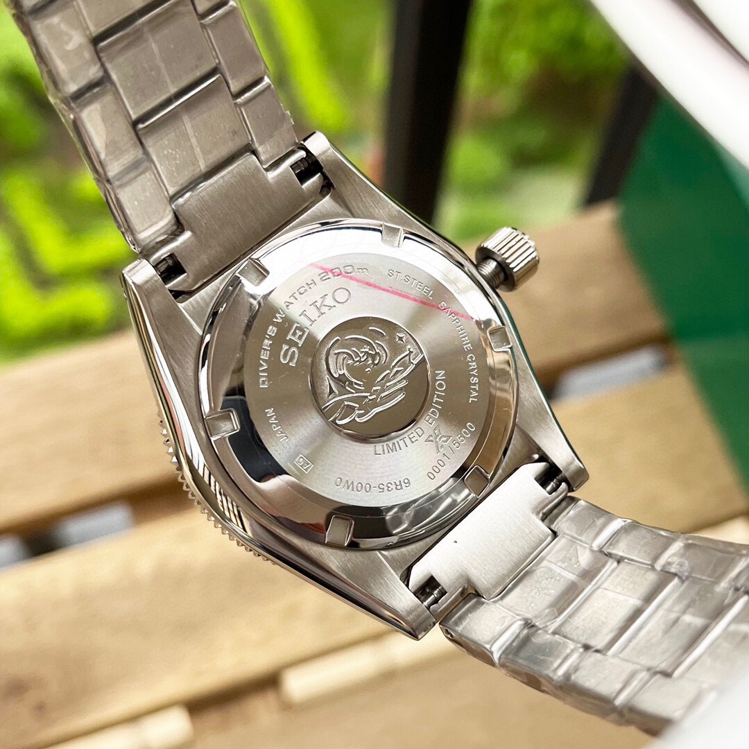Seiko Prospex Green Dial - Steel Bracelet Diver's Watch - Image 2