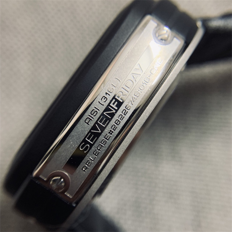 SevenFriday V3/01 Black - SevenFriday V3/01 - Black Leather Automatic - Image 2