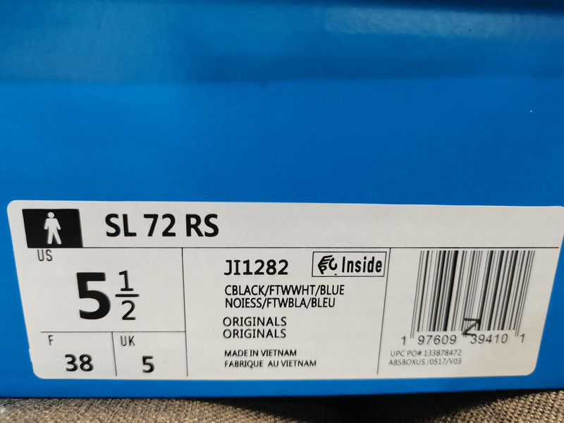 Shoes Adidas 052DAdidas retro sneaker series is popular all over the world. Riding on this wave, the brand continues to draw inspiration from the archives. The newly launched adidas Originals SL 72 RS has become one of the most eye-catching retro representative shoes in recent times.