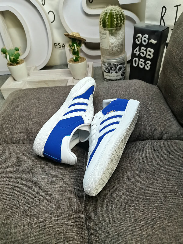 Shoes Adidas 053DAdidas SAMBA OG JI3203 Nearly 70 years of classic Originals made of original suede leather, slender shoe last, slightly pointed toe, suede toe stitching, these elements we can all see are the original Origi10