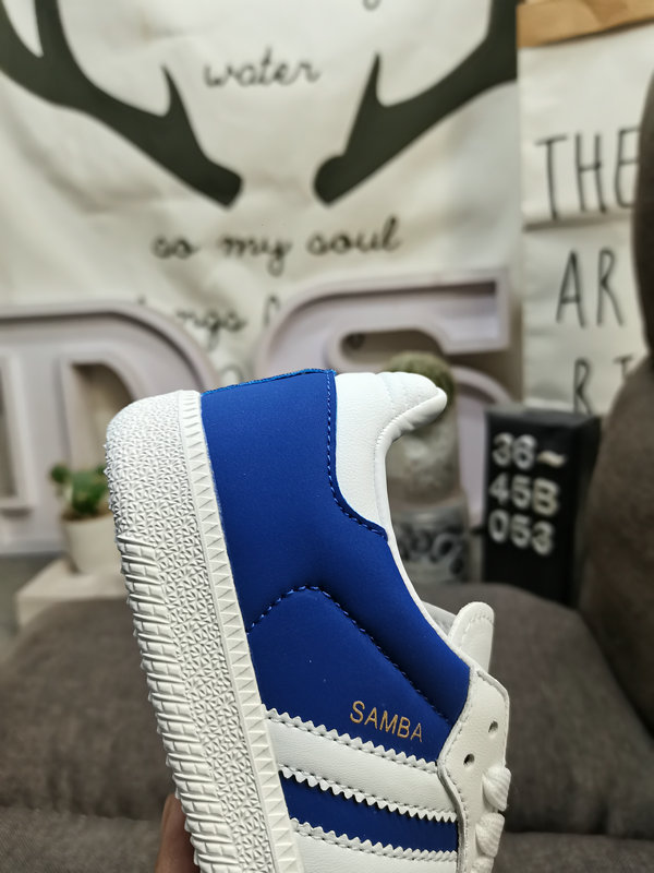 Shoes Adidas 053DAdidas SAMBA OG JI3203 Nearly 70 years of classic Originals made of original suede leather, slender shoe last, slightly pointed toe, suede toe stitching, these elements we can all see are the original Origi10