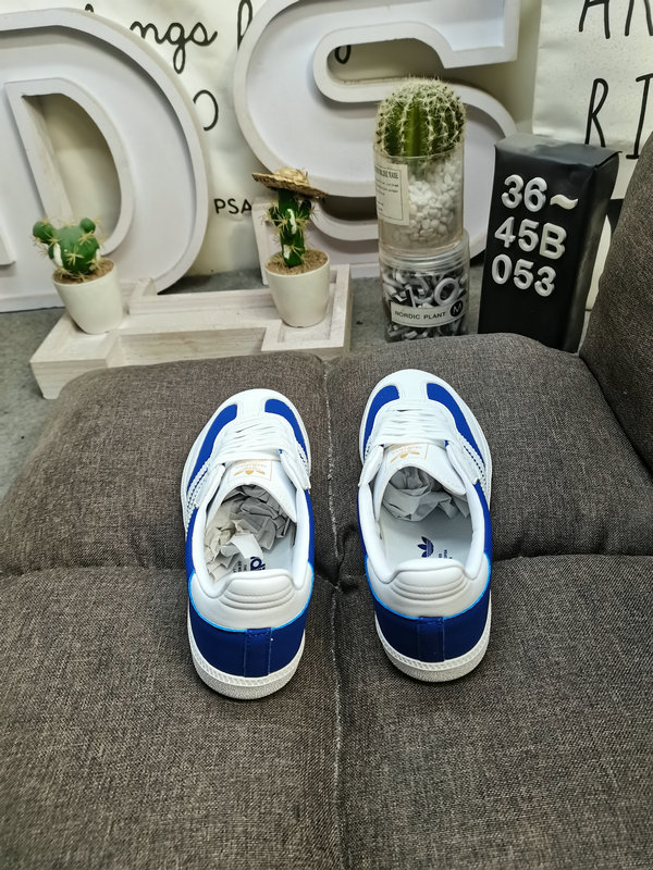 Shoes Adidas 053DAdidas SAMBA OG JI3203 Nearly 70 years of classic Originals made of original suede leather, slender shoe last, slightly pointed toe, suede toe stitching, these elements we can all see are the original Origi10