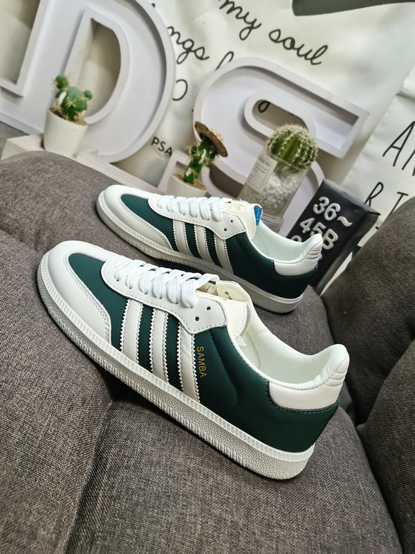 Shoes Adidas 053DAdidas SAMBA OG JI3205 Nearly 70 years of classic Originals made of original suede leather, slender shoe last, slightly pointed toe, suede toe stitching, these elements we can all see are the original Origi10