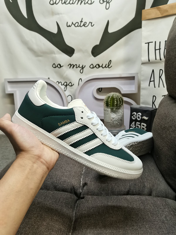 Shoes Adidas 053DAdidas SAMBA OG JI3205 Nearly 70 years of classic Originals made of original suede leather, slender shoe last, slightly pointed toe, suede toe stitching, these elements we can all see are the original Origi10